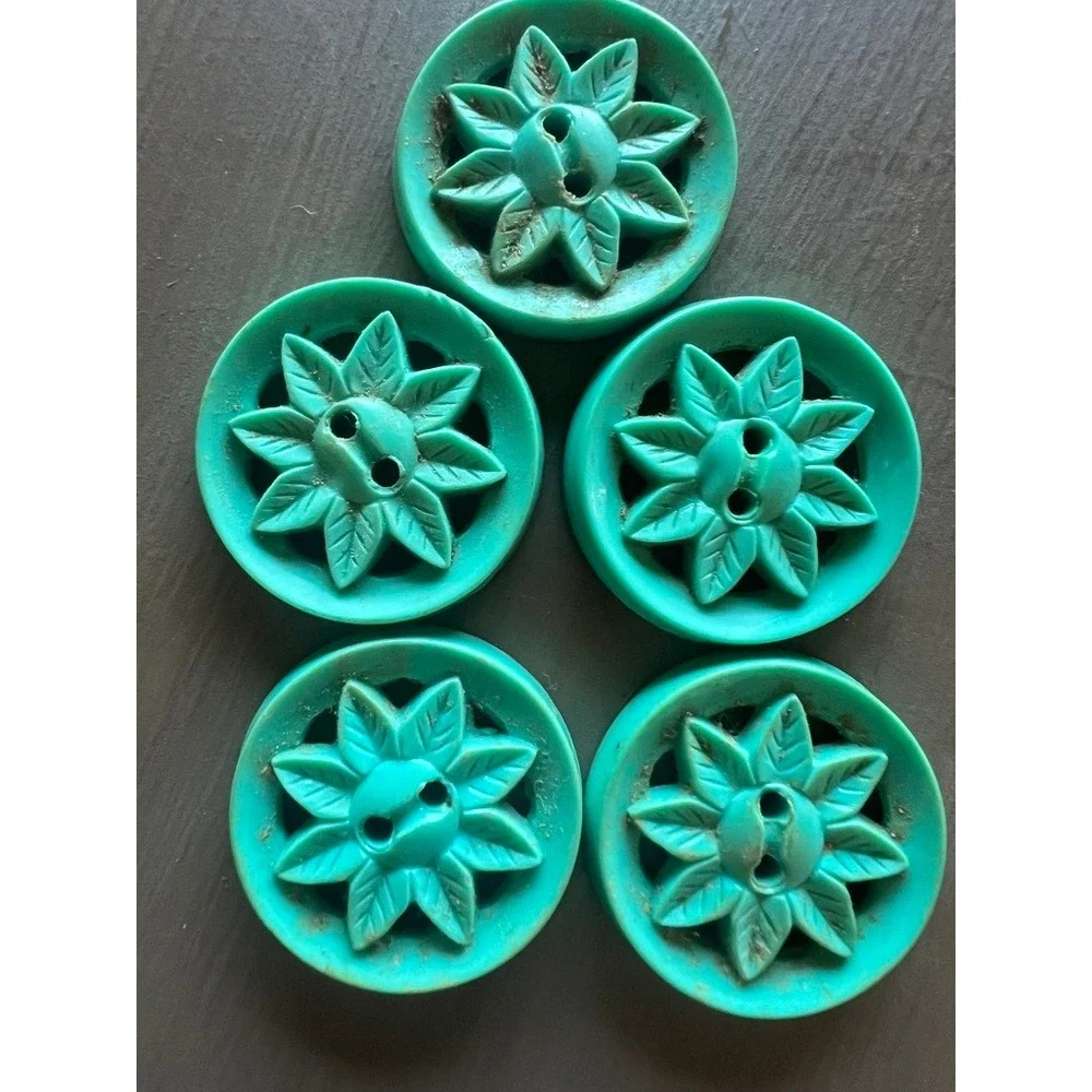Vintage Buttons 1.125
